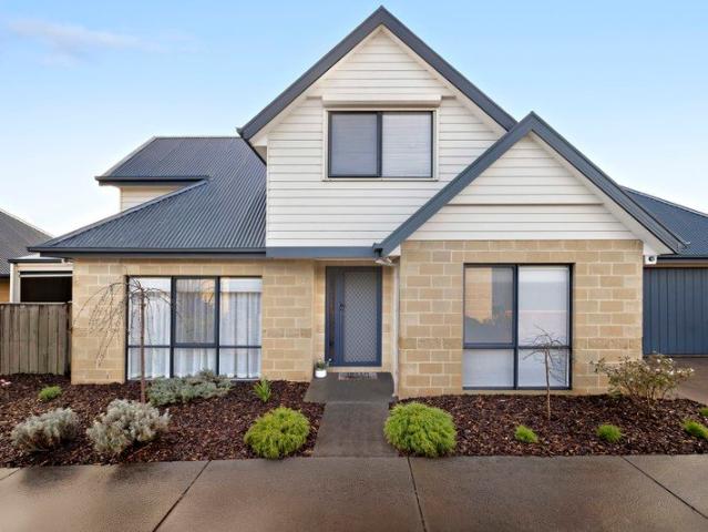 Townhouse for sale in Camerons Creek, Victoria