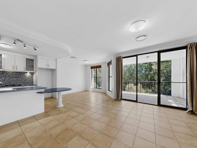 Apartment for rent in Carrara, Gold Coast City