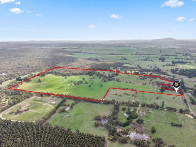 Cottage for sale in Grenville, Victoria