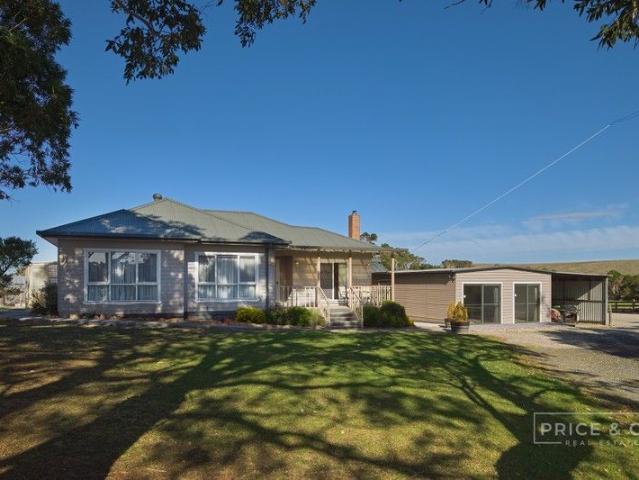 Cottage for sale in Dalyston, Victoria