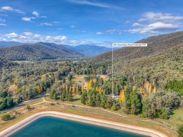Cottage for sale in Freeburgh, Victoria