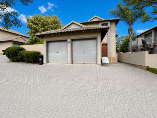 Townhouse for sale in Johannesburg Ward 97, Roodepoort