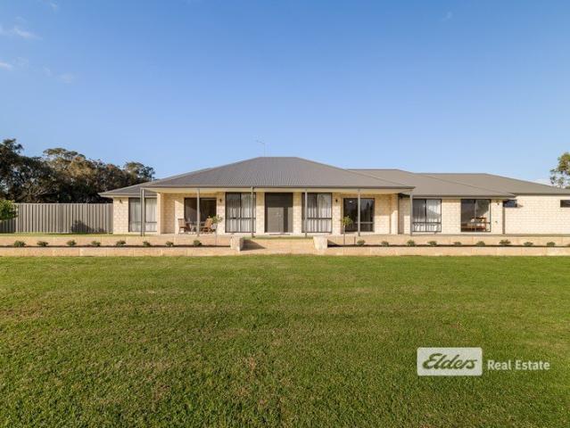 Cottage for sale in Harvey, Western Australia
