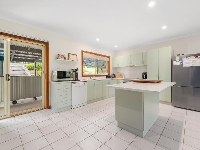 Cottage for sale in Nicholson, Victoria