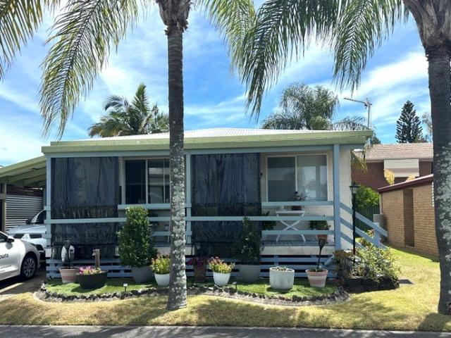 Villa for rent in Coombabah, Gold Coast City