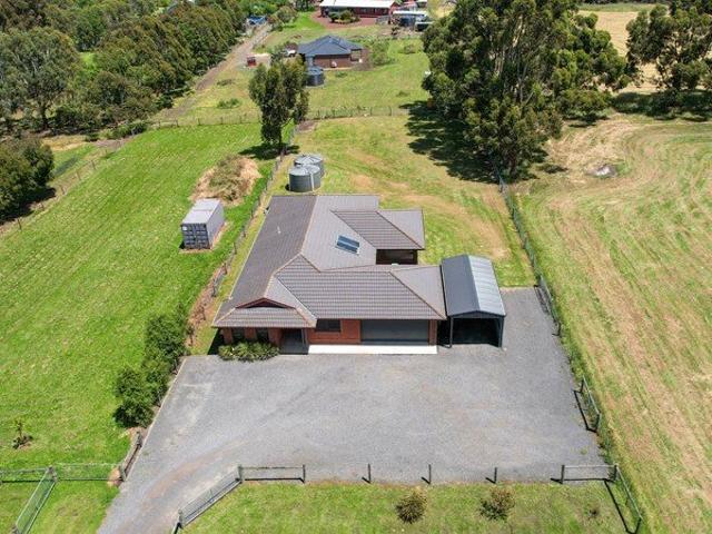 House for sale in Kirkstall, Victoria