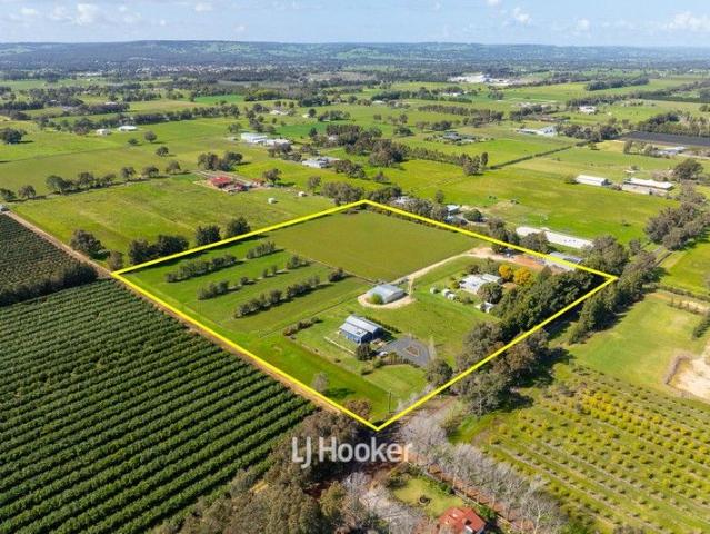 Cottage for sale in Harvey, Western Australia