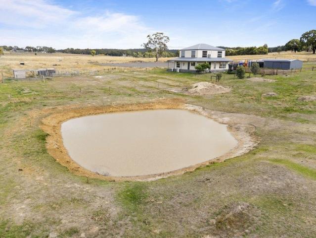 House for sale in Victoria