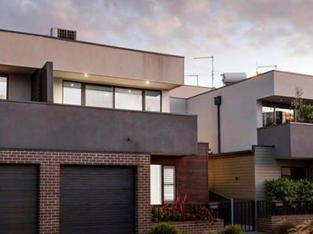 Townhouse for rent in Camerons Creek, Victoria