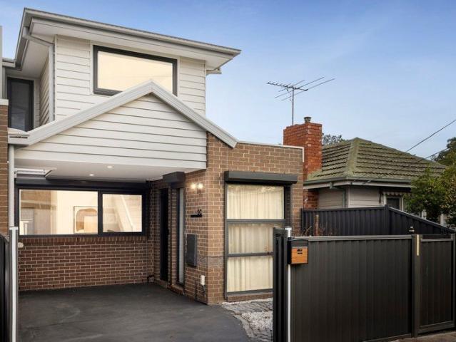 Townhouse for sale in Camerons Creek, Victoria