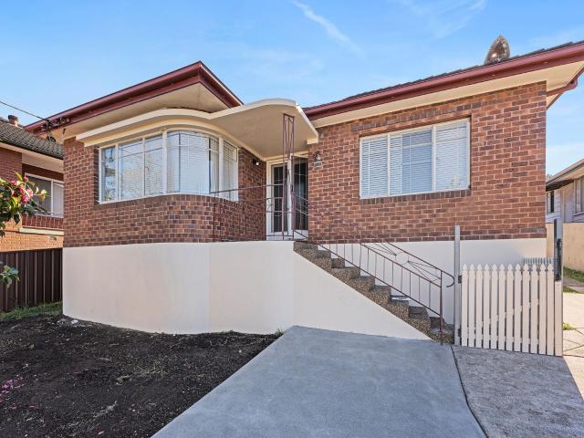 House for rent in Wollongong West, New South Wales