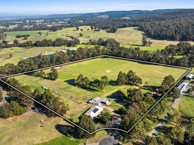 Cottage for sale in Toongabbie, Victoria