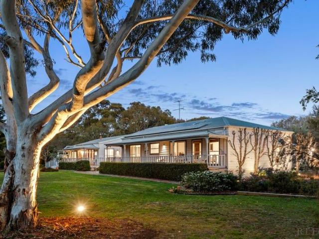 Cottage for sale in Wallington, Victoria