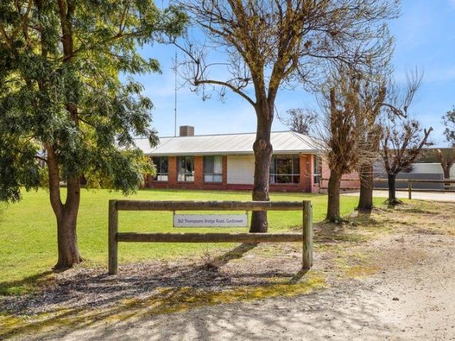Cottage for sale in Gunbower, Victoria