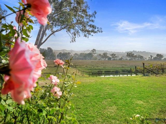 Cottage for sale in Victoria