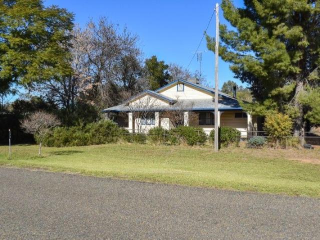Cottage for sale in Bedgerabong, New South Wales