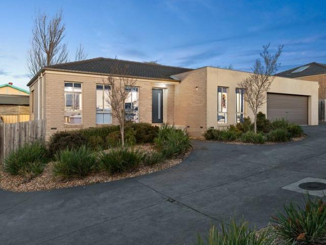 Apartment for sale in Hampton Park, Melbourne