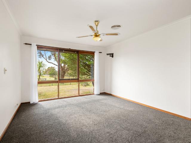 Cottage for sale in Meredith, Victoria