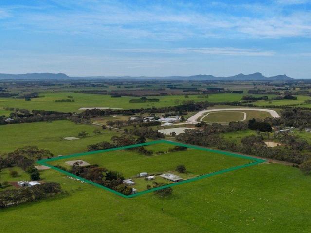 Cottage for sale in Hamilton, Shire of Southern Grampians