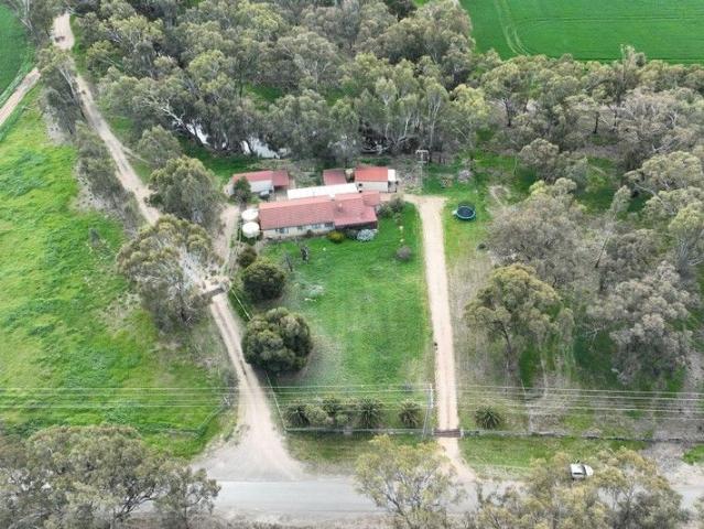 Cottage for sale in Naring, Victoria