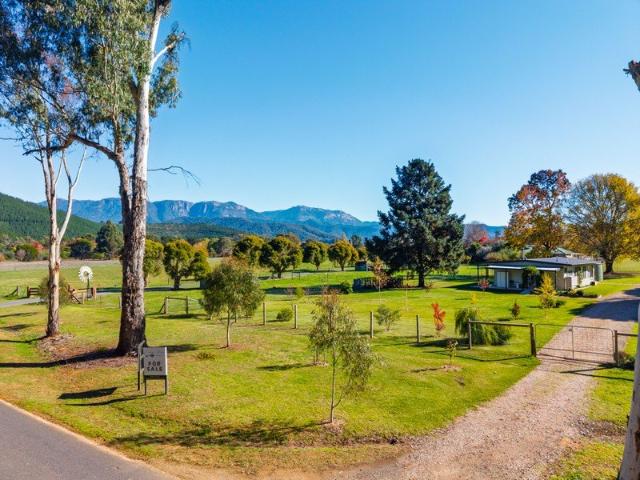 Cottage for sale in Porepunkah, Victoria