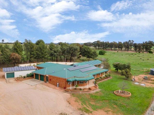 Cottage for sale in Parkes, New South Wales