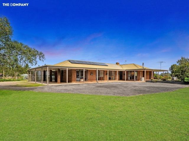 Cottage for sale in Victoria