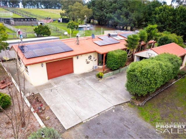 Cottage for sale in Hernes Oak, Victoria
