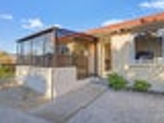 House for sale in Chaslands, Canterbury