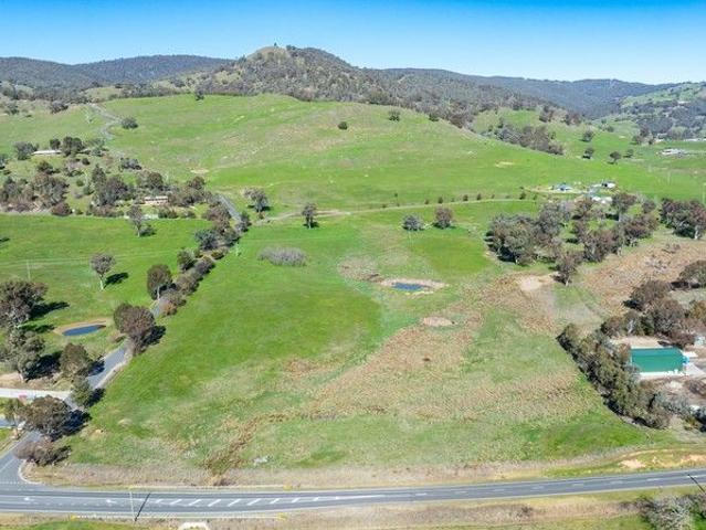 Cottage for sale in Tallangatta, Victoria