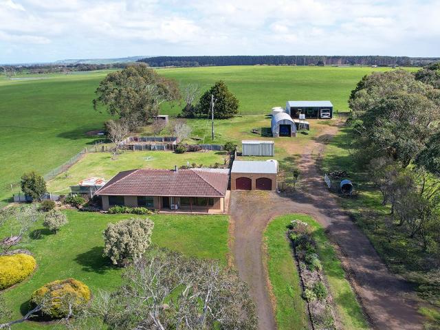 Cottage for sale in Tyrendarra, Victoria