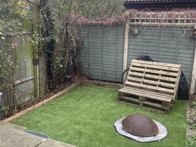 Apartment for rent in London Borough of Merton, Collier's Wood
