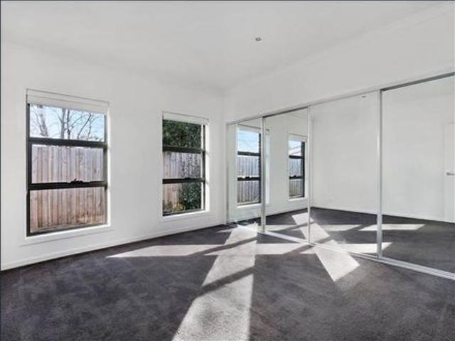 Apartment for rent in Oak Park, Melbourne