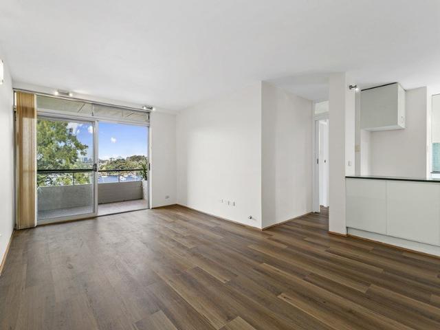Apartment for rent in Lower North Shore, Sydney