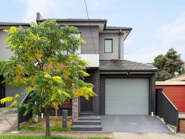 Townhouse for sale in Camerons Creek, Victoria