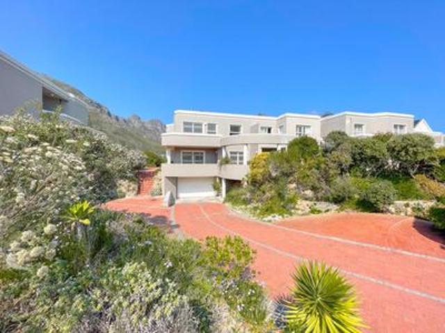 Townhouse for rent in Hout Bay, Western Cape