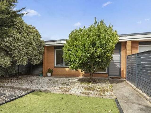 House for sale in Victoria