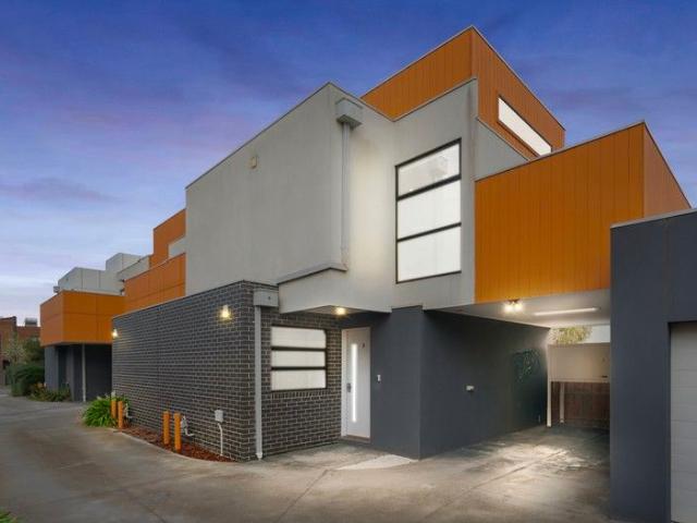 Townhouse for sale in Camerons Creek, Victoria