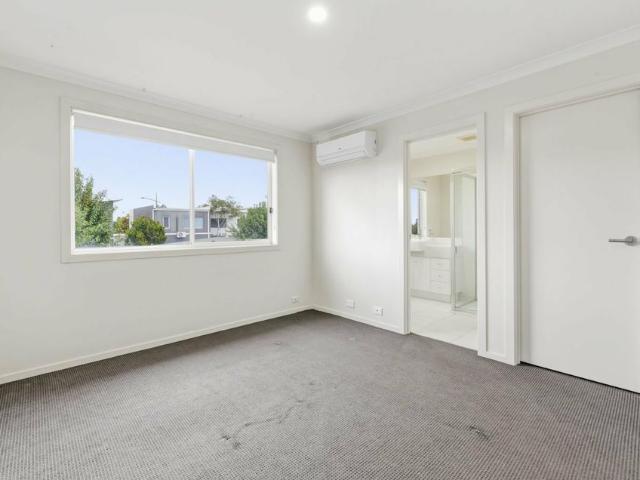 Townhouse for rent in Camerons Creek, Victoria