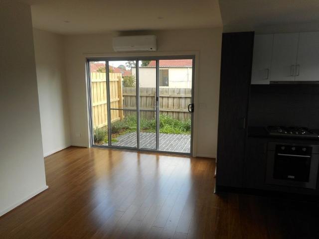 Townhouse for rent in Heidelberg West, Melbourne