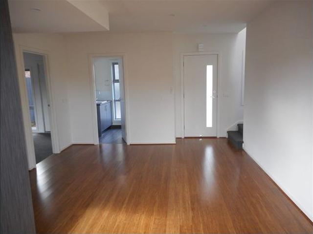 Townhouse for rent in Heidelberg West, Melbourne