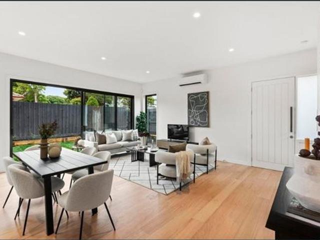 Townhouse for rent in Mitcham, Melbourne