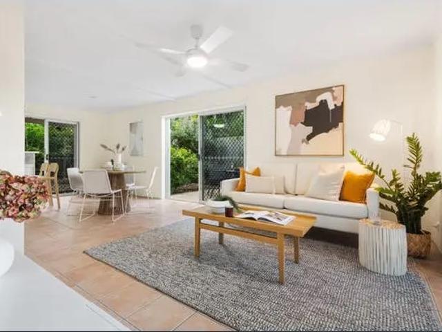 Townhouse for rent in Sunrise Beach, Noosa Shire