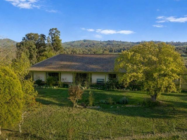 Cottage for sale in Merton, Victoria