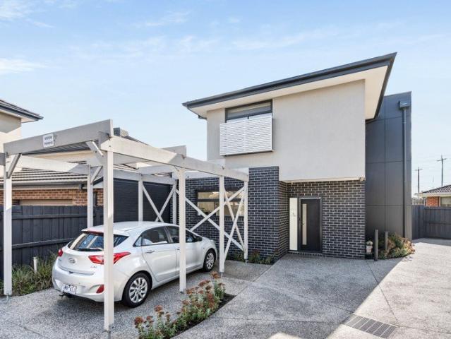 Townhouse for sale in Camerons Creek, Victoria
