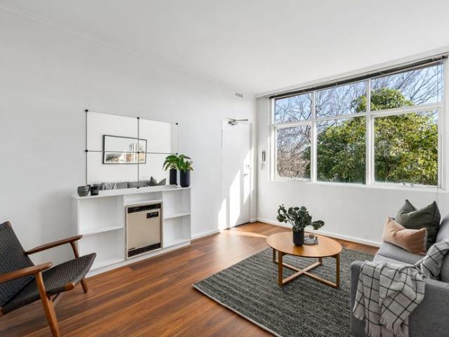 Apartment for rent in St Kilda East, Melbourne