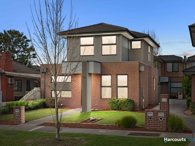 Townhouse for sale in Camerons Creek, Victoria