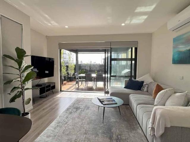 Townhouse for rent in Paremoremo, Oroua County