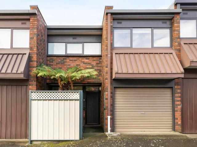 Townhouse for sale in Camerons Creek, Victoria