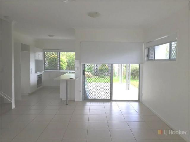Townhouse for rent in Middlemount, Queensland